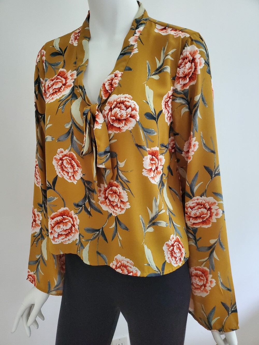 Top/Blouse - Picture 2 of 7